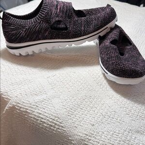 Propet  slip on Pink and Black Knit Slip-On Sneakers